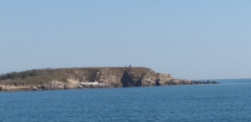 Служители на Регионалната инспекция по околната среда и водите в