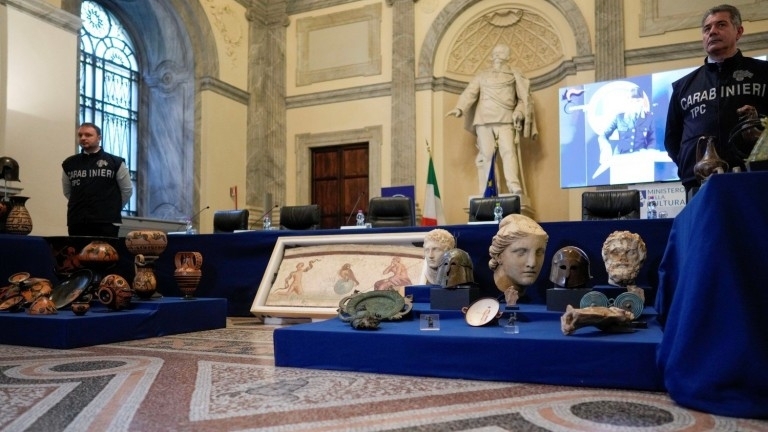 Върнаха на Италия ценни артефакти, изнесени от контрабандисти в САЩ