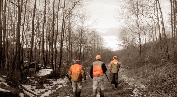 Мъж е бил прострелян по време на лов край сливенското