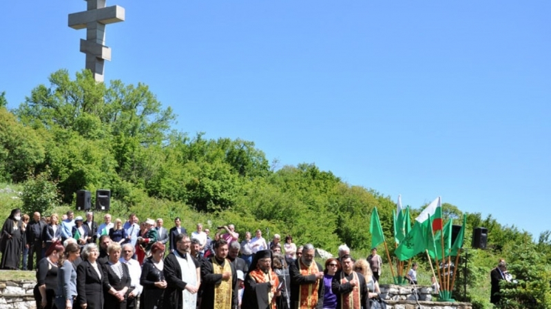С традиционното всенародно поклонение на връх Oколчица във Врачанския Балкан