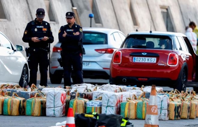 Испанската полиция обяви че е иззела 4 5 тона кокаин от