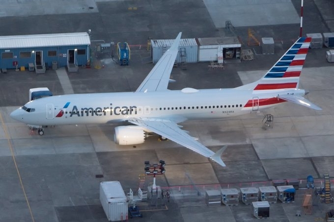 Самолет Boeing 737 MAX на американската авиокомпания American Airlines кацна