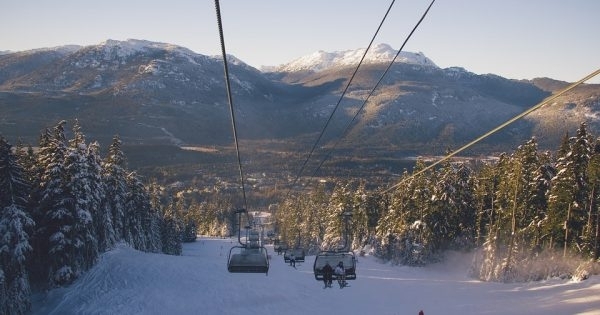Повреда в електрозахранването на френски лифт вгорчи коледната ваканция на