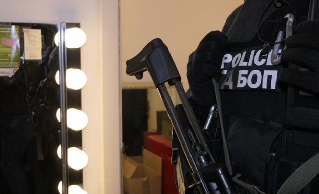 Специализираната прокуратура повдигна обвинения на четирима за участие в организирана