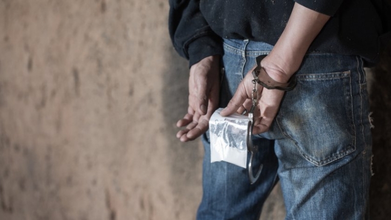 Полицаи откриха хероин и кокаин при тараш в къща в