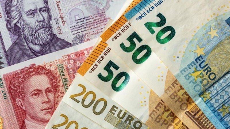 Обменните бюра отчитат рекордно търсене на евро