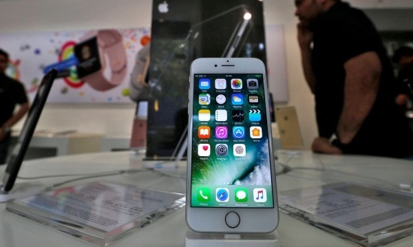 Apple реши да използва OLED екрани във всичките три нови