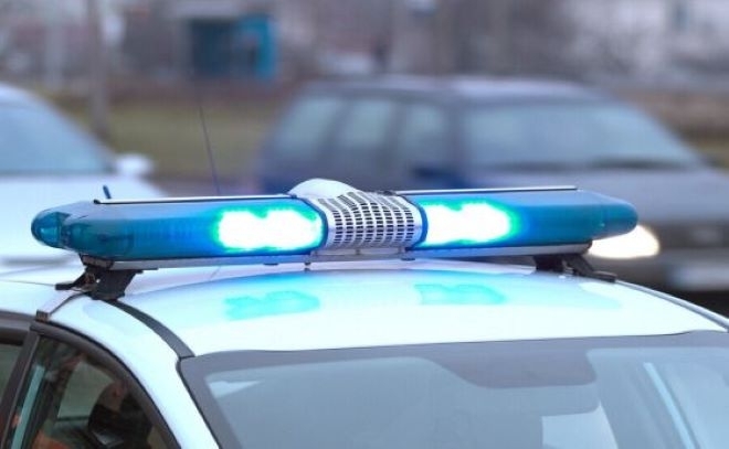 Тарикат отнесе два стълба с колата си във врачанско село