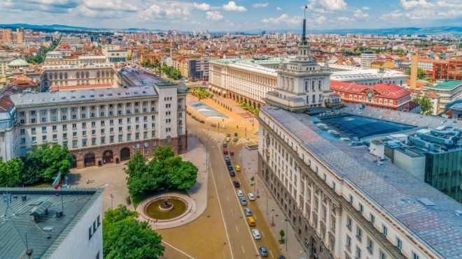 През 2024 г София продължава да се откъсва все по