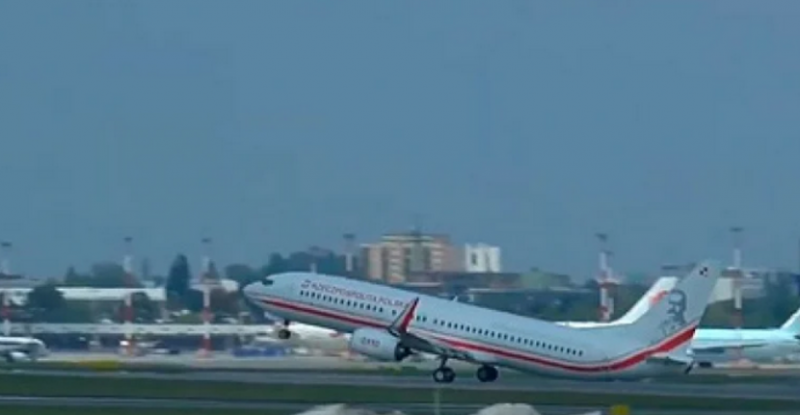 Пътнически самолет Boeing 737 86X принадлежащ на полските военновъздушни сили е