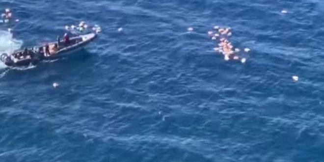 Трима испански полицаи които паднаха в морето след като катерът