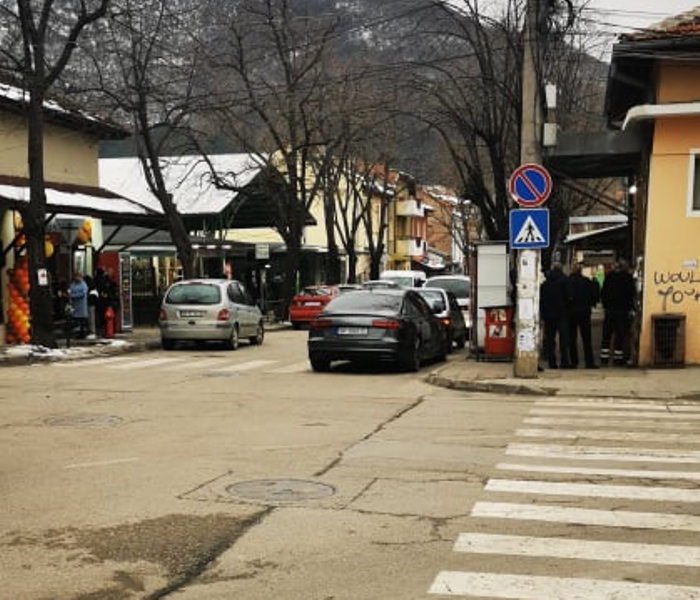 Неграмотното паркиране във Враца придобива все по голяма популярност а