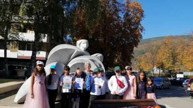 Деца от Мездра с награди от фестивал в Своге