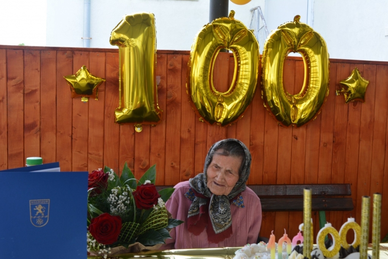 В Хърлец отпразнуваха 100-годишния юбилей на баба Петра