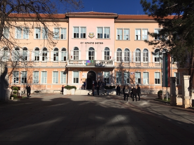 Средно училище Христо Ботев Враца отново е водещо в резултатите от