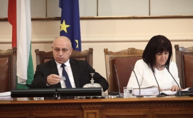 Депутатите се скараха за отстраняването на зам председателя на Народното събрание