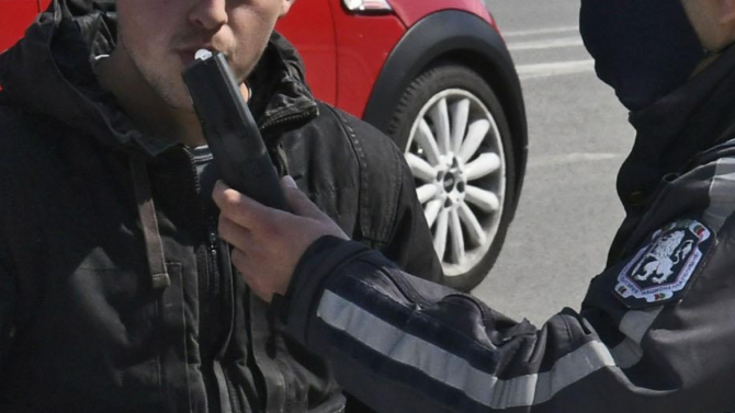 Почерпен шофьор е бил заловен край Враца съобщиха от областната