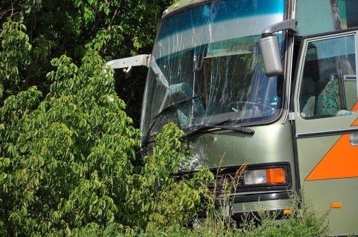 Двама души загинаха и десет бяха ранени след като ТИР