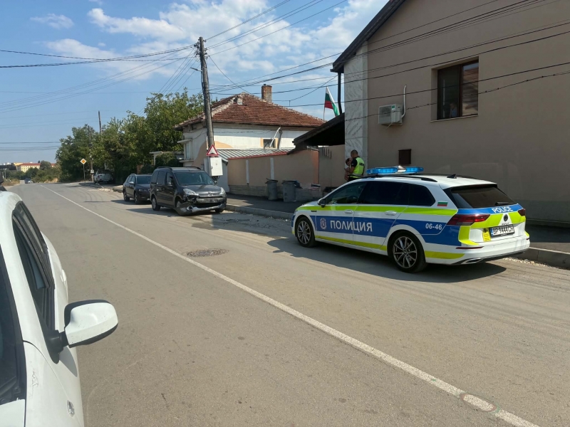 От последните минути! Шофьор отнесе паркирана кола в "Бистрец" и избяга, май ще ходи пеша /снимки/