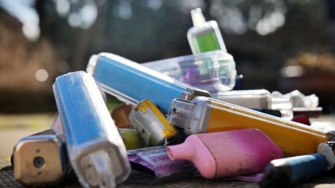 Задържаха младеж разпространявал нелегални вейпове във Вършец съобщиха от областната