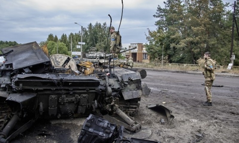 Украинският премиер Денис Шмигал предупреди за ново миграционно цунами“, ако Русия продължи