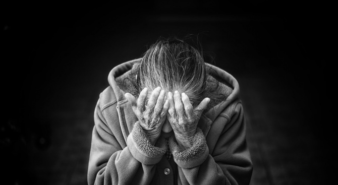 Грабеж над 80 годишна жена от Велико Търново разследват местни криминалисти