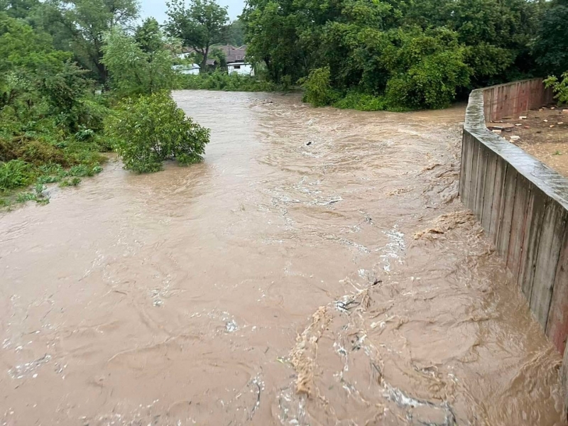 Всички екипи на Пожарна безопасност местната администрация и БКС са
