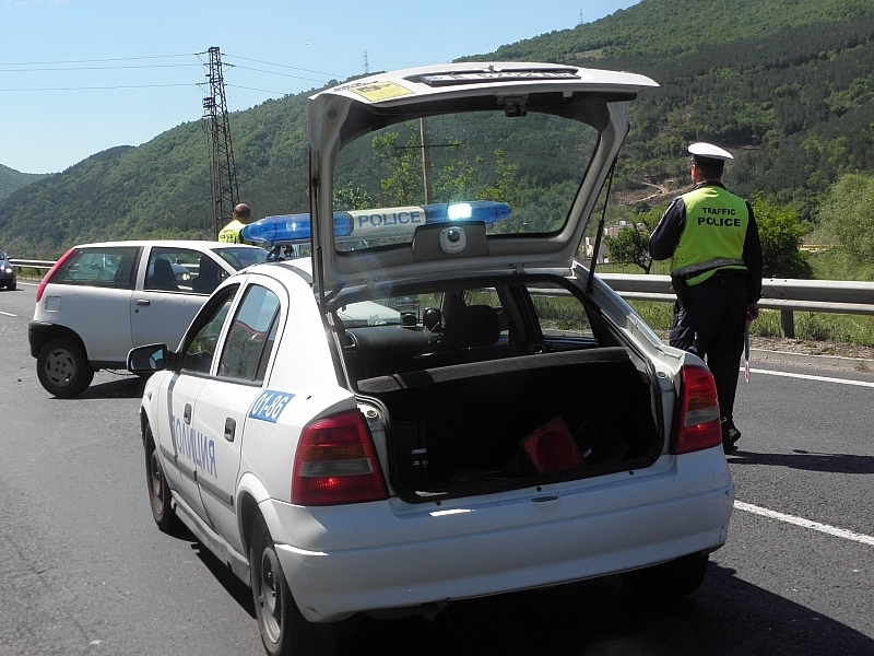 Двама нередовни шофьори са били хванати да карат във Врачанско
