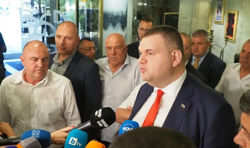 Илиян Василев: Залозите за Пеевски са живот или смърт, без ДПС е нищо