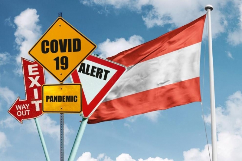 Полицаи и войници следят за спазване на ограниченията наложени от