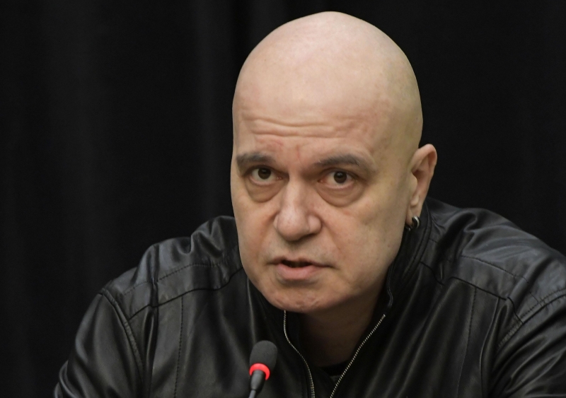 И госпожа Нинова категорично се позиционира към отбора на лицемерите