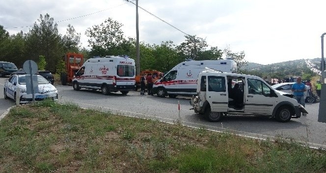 Осем души бяха ранени при тежка верижна катастрофа в турския