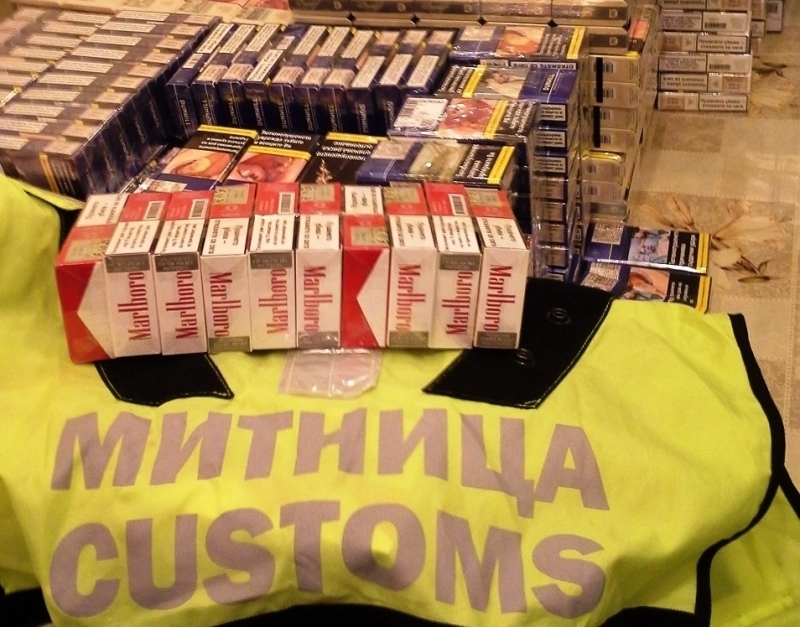 Митнически служители задържаха 34 000 къса 1700 кутии цигари в