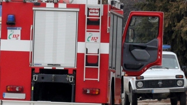 Фалшив сигнал за дерайлирал товарен влак вдигна на крак пожарната