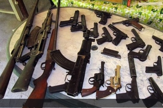 Голяма група за незаконна търговия с оръжие и боеприпаси е