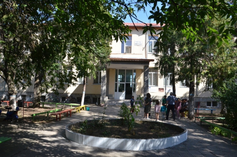 МОН разпореди цялостна проверка на основно училище Христо Ботев“ в село Крушовица. Именно