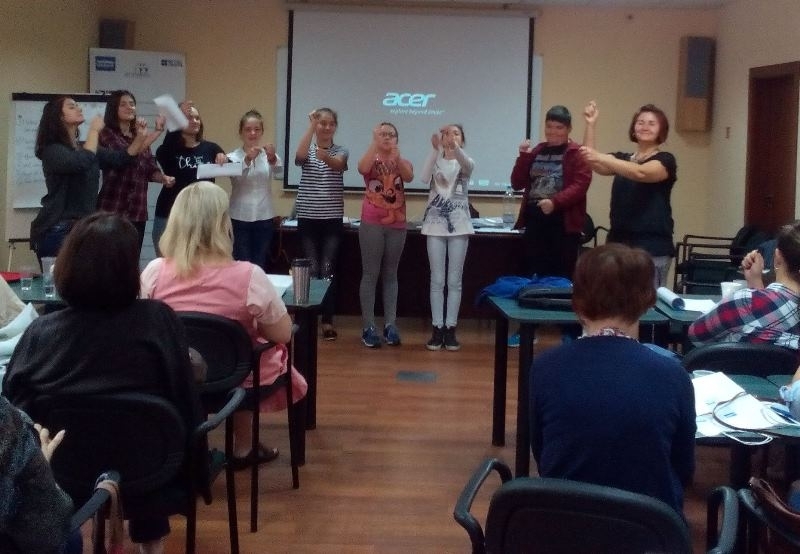 Движение и положителни емоции чрез театрални техники така различно