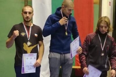 Състезателят Чавдар Папарков от СК Кикбокс Козлодуй се завърна със