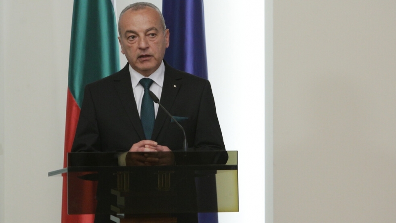 Това не са сериозни критики а смешен плач с цел