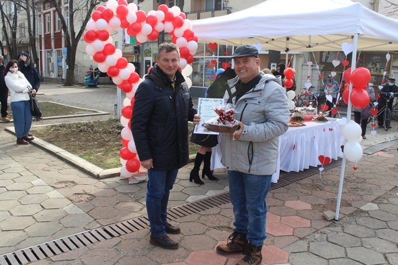 С много ведро празнично настроение и споделеност Бяла Слатина отбеляза