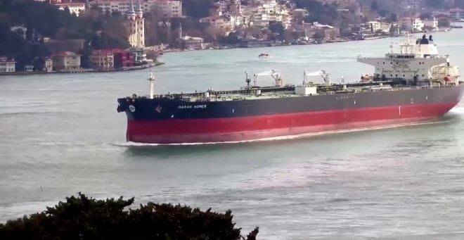 Танкер под гръцки флаг е ударен край пристанище Новоросийск