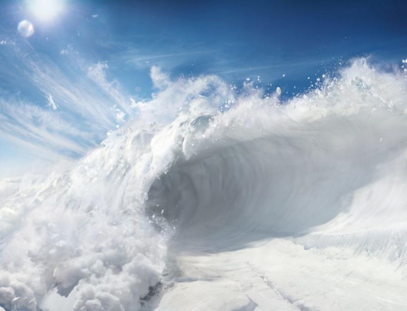 Трима души загинаха и четирима бяха ранени при падане на