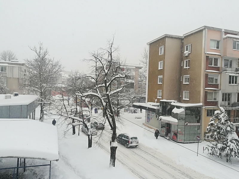 Усложнена остава зимната обстановка на територията на цялата област Снежната