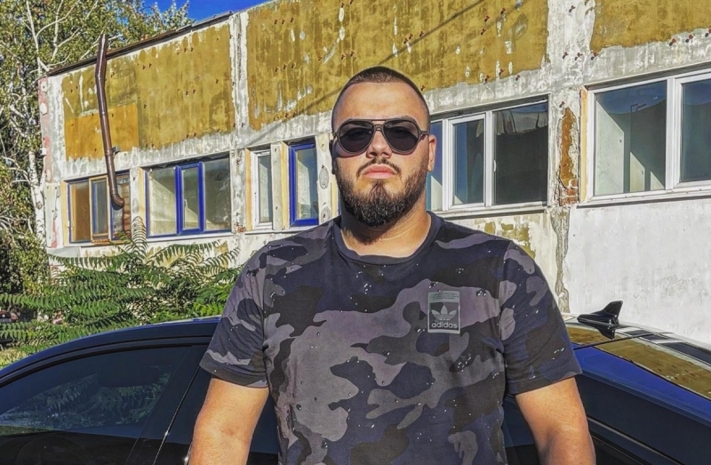 Сигнал до BulNews! Емилио Коката продължава да шофира из Враца, но вече без книжка