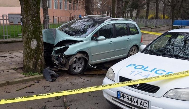 След употреба на наркотици млад мъж е катастрофирал като се