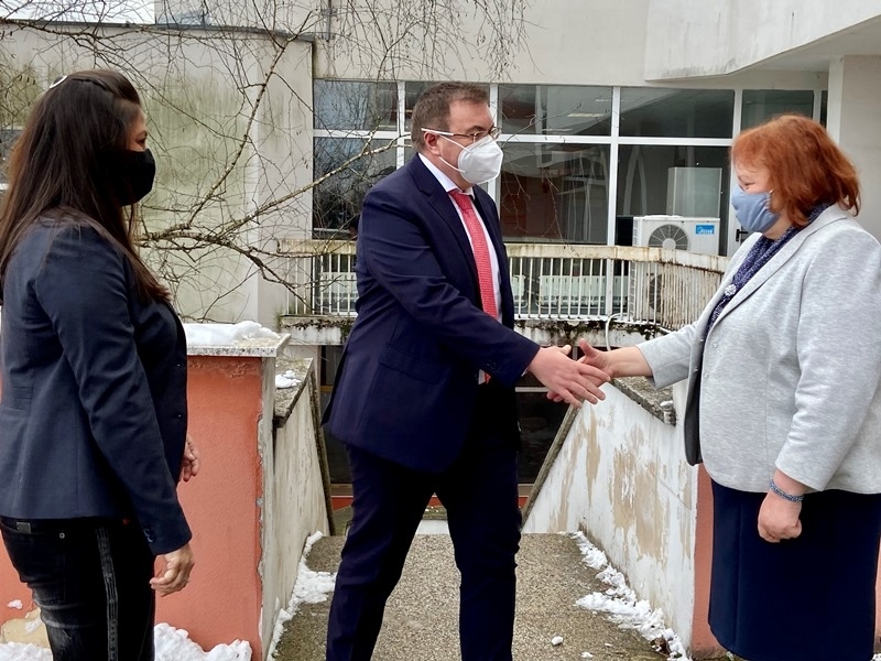 Министърът на здравеопазването проф д р Костадин Ангелов пристигна във Враца