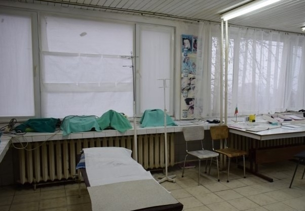 Двама младежи са нападнали екип на филиала на Спешния център