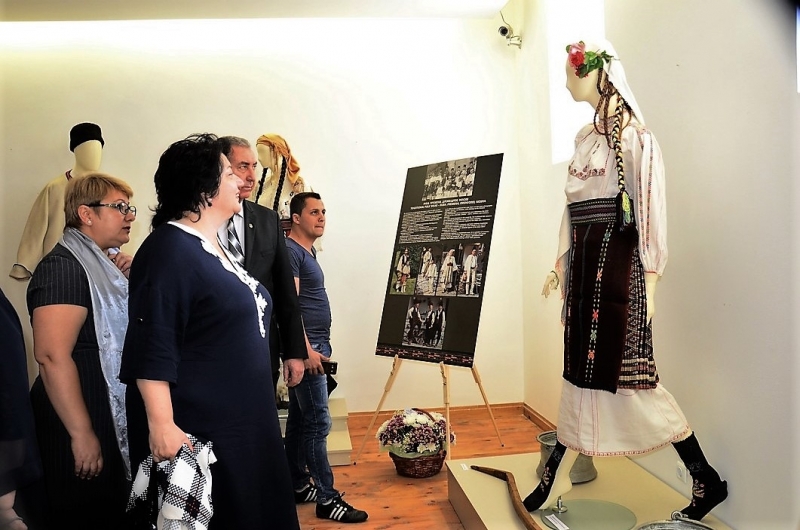В музея Кръстата казарма във Видин е показано традиционно народно облекло