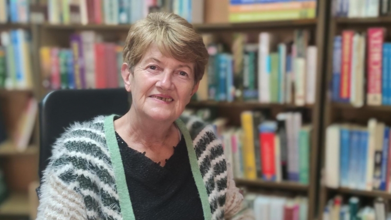 Библиотеката в Монтана кани почитатели на поезията на среща с авторка от Врачанско