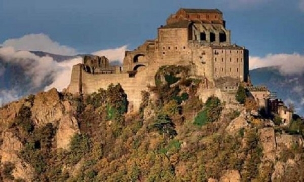 Пожар възникна в древното абатство Сакра ди Сан Микеле в северната